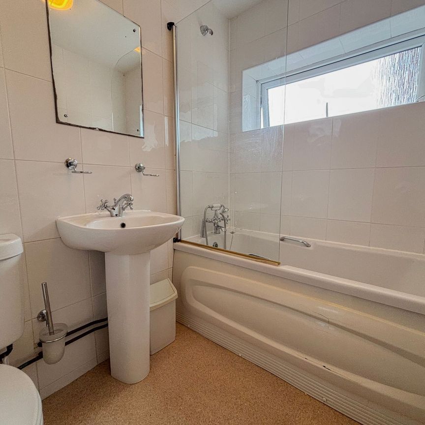 1 bed flat to rent in School Lane, Prescelly Court School Lane, CV8 - Photo 1