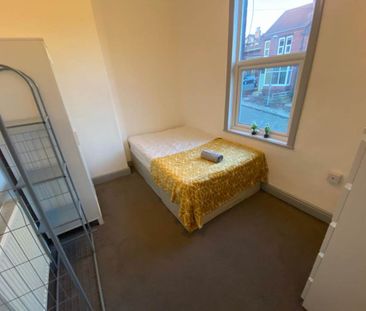 Knowle Road (Main), Burley, Leeds - Photo 6