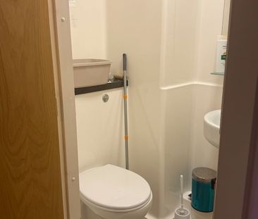 Room in a Shared Flat, Beaverbank Place, EH7 - Photo 2