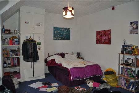 8 Bed Semi-Detached House, Curzon Avenue, M14 - Photo 2