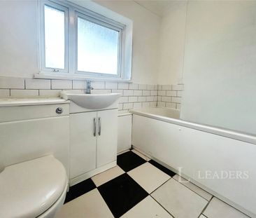 3 bedroom house to rent The Knares, Basildon, Essex, SS16 - Photo 2