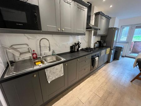 4 bedroom terraced house to rent - Photo 4