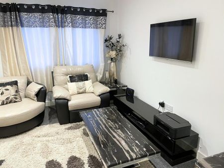 3 bedroom semi-detached house to rent - Photo 2