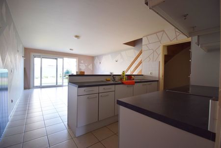 COMFORTABELE RIJWONING MET GARAGE RUSTIG GELEGEN IN CENTRUM MIDDELKERKE - Photo 2