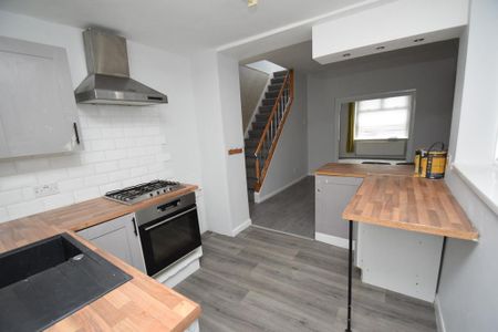 2 bedroom end of terrace house to rent - Photo 5