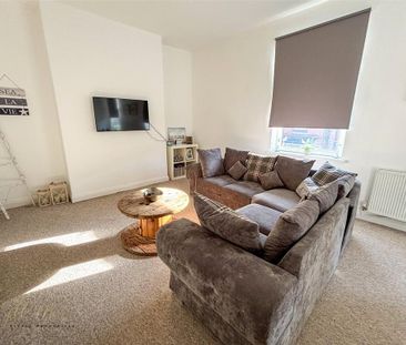 2 bedroom maisonette to rent - Photo 2