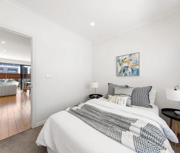 Stylish three-bedroom townhouse in the Heart of Burwood - Photo 3