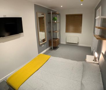 1 bedroom in a house share to rent - Photo 2