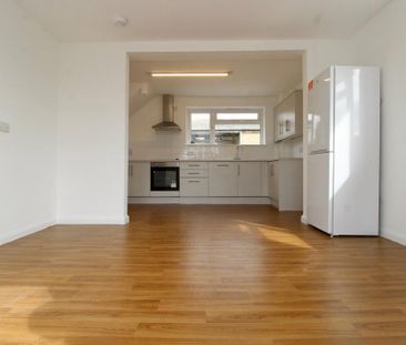 3 bedroom detached house to rent - Photo 3