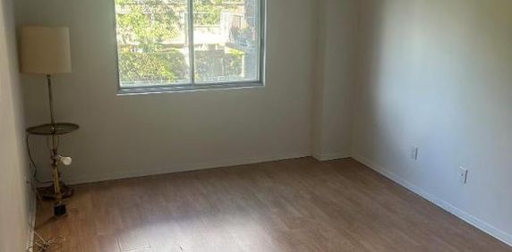 1 CH - 1 SDB - Côte Saint-Luc - $1,645 /mo - Photo 2