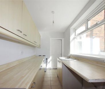 3 bedroom terraced house to rent - Photo 6