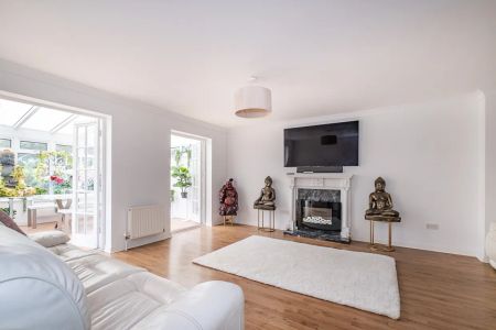 4 bedroom detached house to rent - Photo 5