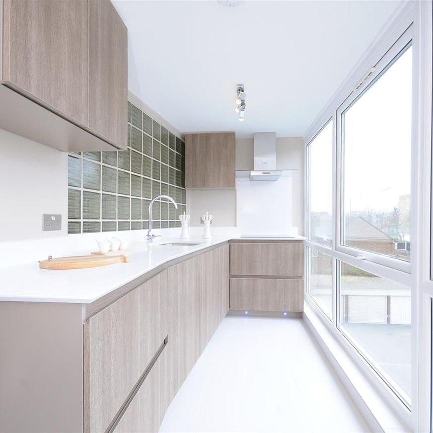 ST JOHNS WOOD PARK, NW8, London - Photo 1