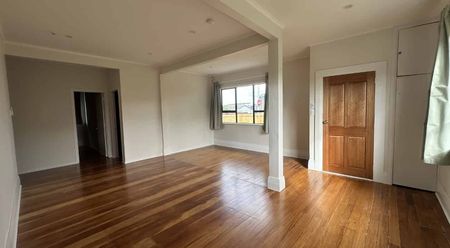 BIG HOUSE NEEDING BIG FAMILY - Photo 5