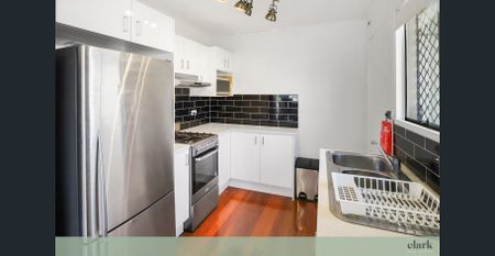 Furnished Two-Bedroom Unit in a Prime Lutwyche Spot - Photo 2