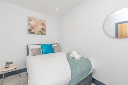 4 bedroom flat to rent - Photo 3