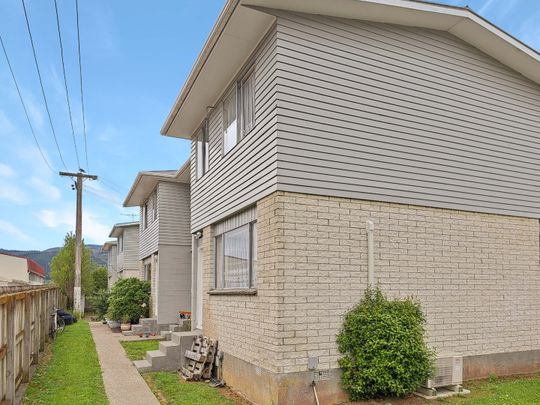 5 Minute Stroll to Upper Hutt City Centre - Photo 1