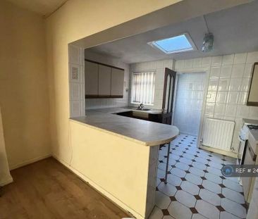 2 bedroom terraced house to rent - Photo 4
