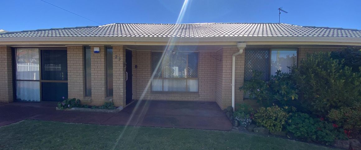 BRING THE POOL TABLE- MASSIVE RUMPUS ROOM! - Photo 1