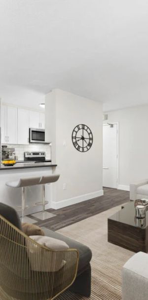 2495 Lake Shore Boulevard, West - Photo 1