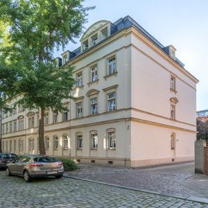 Renovierte 2-Raum Wohnung mit Balkon, Abstellkammer & Badewanne - Photo 3