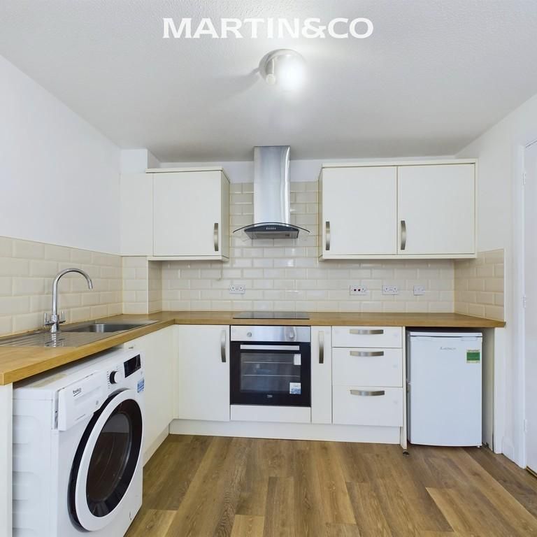 1 bedroom ground floor flat to rent - Photo 1