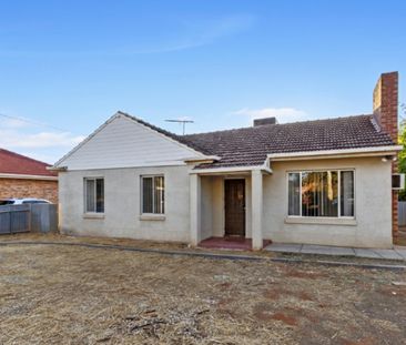 Three Bedroom Home with Space to Move - Photo 6