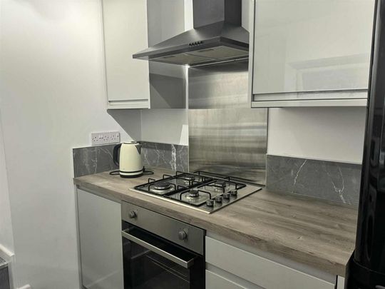4 bedroom flat to rent - Photo 1