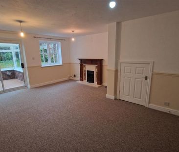 3 bedroom mews to rent - Photo 1