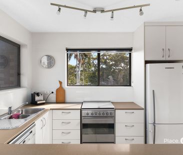 Elegant Riverfront Living Just Minutes From The City - Photo 3