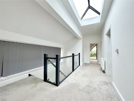 The Stables, Allum Lane - Photo 4