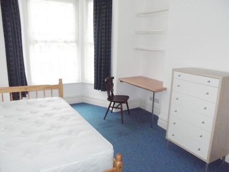 5 bedroom semi-detached house to rent - Photo 5