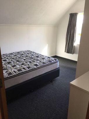 Spacious 6BR Townhouse in North Dunedin - Photo 1