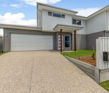 Walk into This Semi/Detached Family Home! - Photo 4