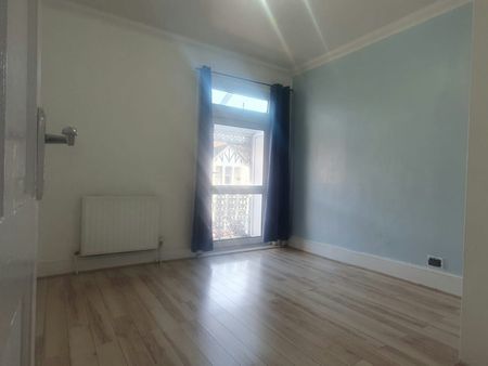 Flat to rent on - Photo 3