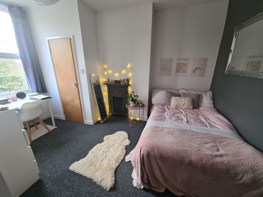 3 Bed - 11 Pennington Street, Woodhouse, Leeds - LS6 2JP - Student - Photo 1