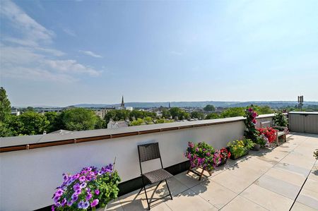 A stylish Penthouse apartment with residents gym and views across the Cheltenham skyline - Photo 5