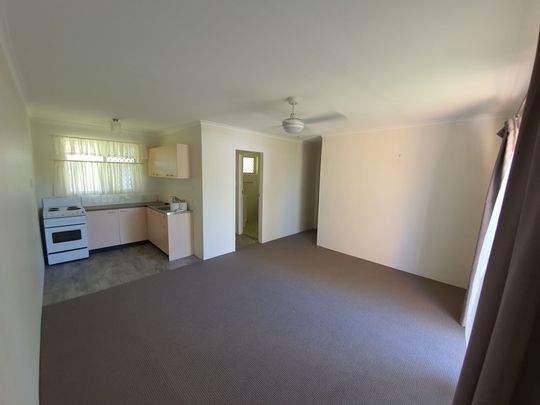 Well Maintained Unit - Close to Beach & Public Transport - Photo 1