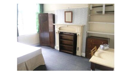 4 bedroom house to rent Heald Grove, Manchester, M14 - Photo 2