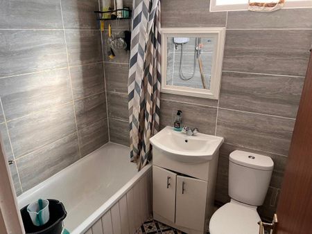 1 bedroom block of apartments to rent - Photo 4