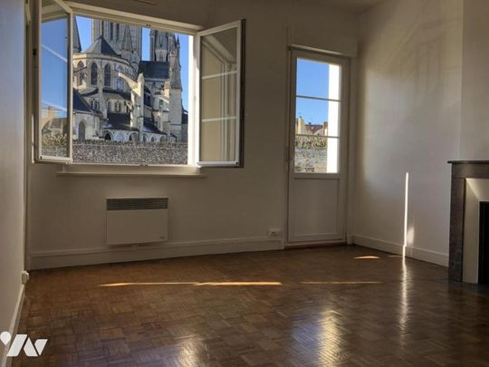 COUTANCES, place Général de Gaulle, appartement 4 pièces - Photo 1