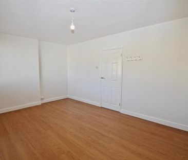 3 bedroom detached house to rent - Photo 4