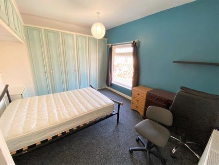 4 bedroom terraced house to rent - Photo 5