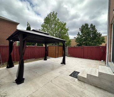 For Lease - 77 Vauxhall Crescent Unit# Main & Second Flr, Brampton,... - Photo 1