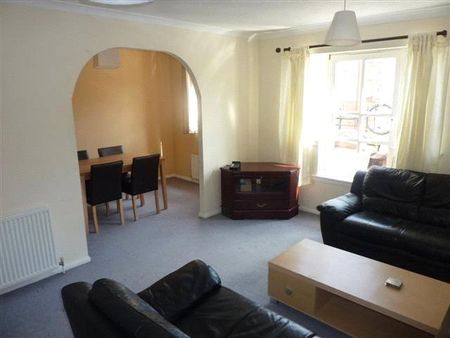 3 bedroom flat to rent - Photo 3