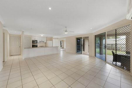 SPACIOUS, COMFORTABLE & PERFECTLY POSITIONED � YOUR BARGARA LIFESTYLE AWAITS - Photo 2