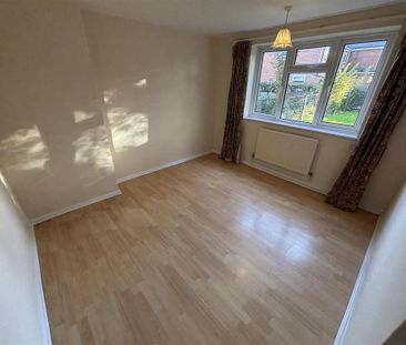 2 bedroom ground floor flat to rent - Photo 5