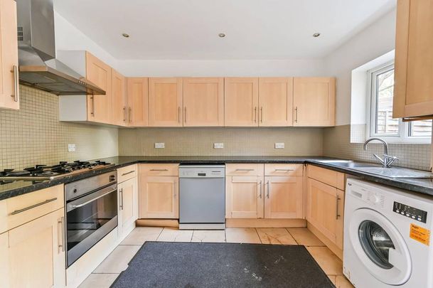 3 bedroom terraced house to rent - Photo 1