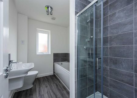 3 bedroom semi-detached house to rent - Photo 4