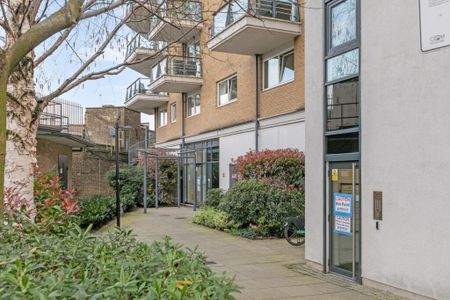3 bedroom flat to rent - Photo 5